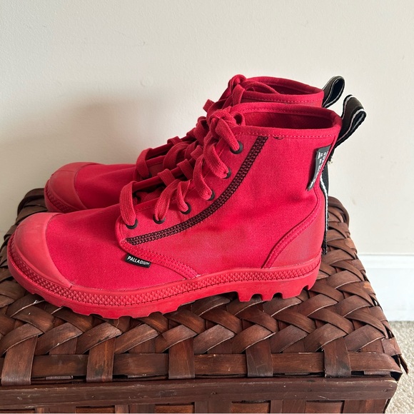 New without box Palladium Pampi Hi Red Unisex Shoes M-7 W-8.5 - Picture 3 of 9